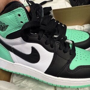Jordan 1 Retro High OG Green Glow GS